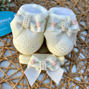 Sapatinho com Faixa Off White com Rococó Rosa