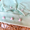 Touca e Luva em suedine verde com bordados em rococó